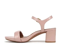 Izzy Sandal