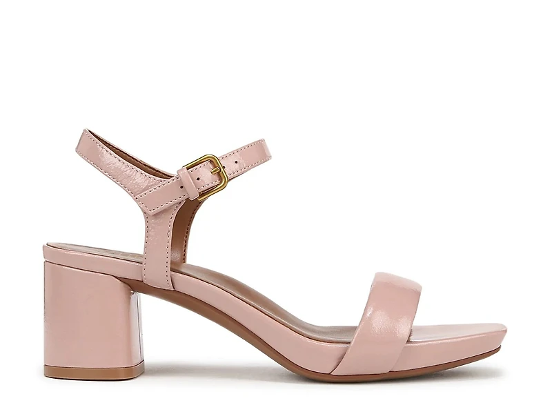 Izzy Sandal