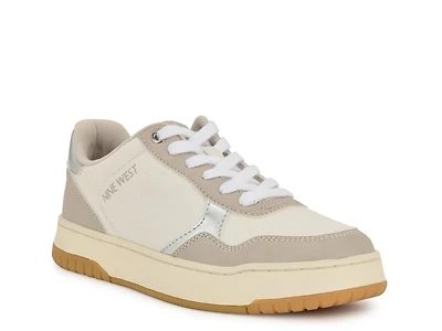 Nenya Sneaker