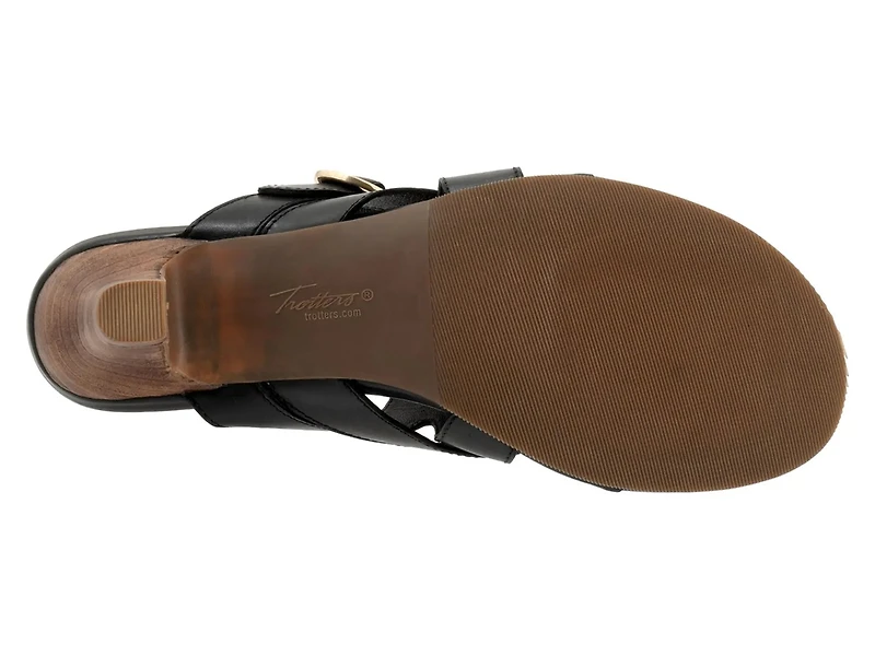 Nikki Sandal