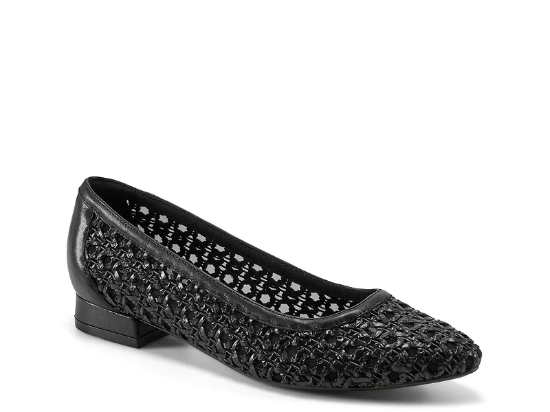 Tessia Flat