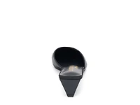 Tegan Pump