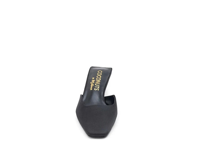 Tegan Pump