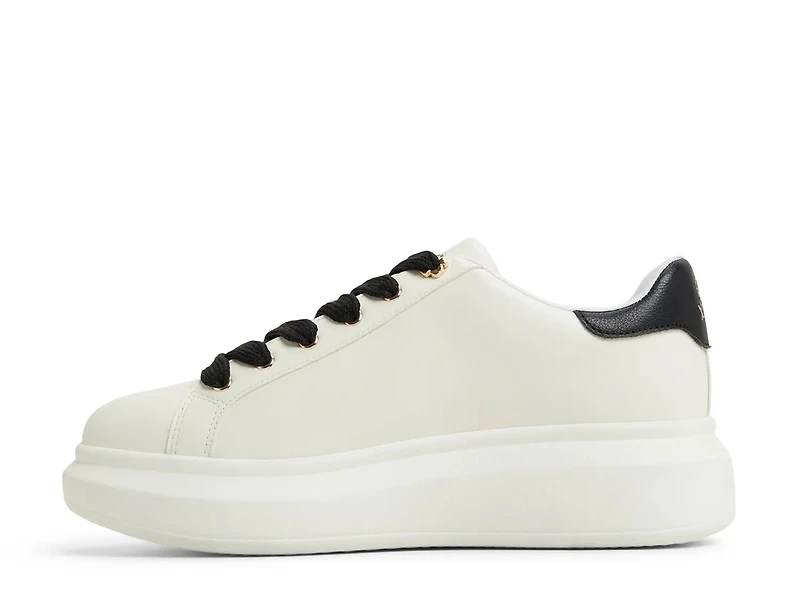 Love Kiss Sneaker