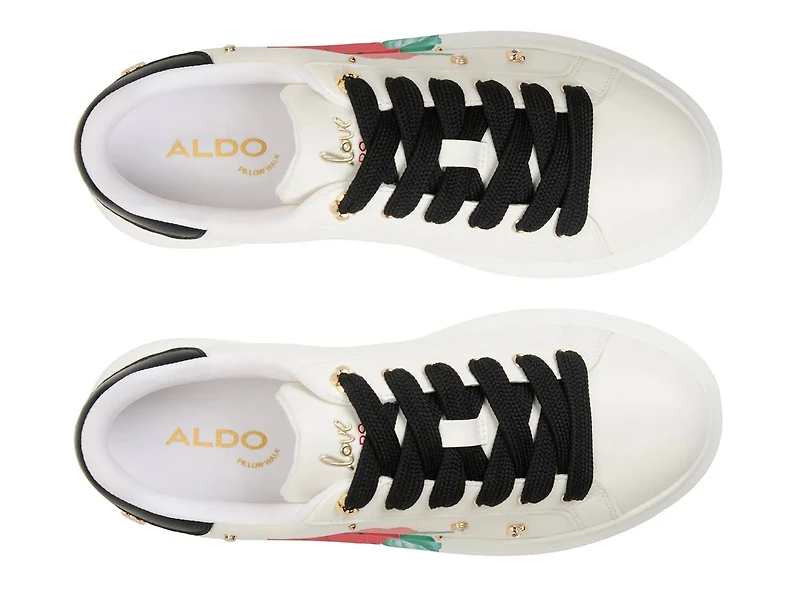 Love Kiss Sneaker
