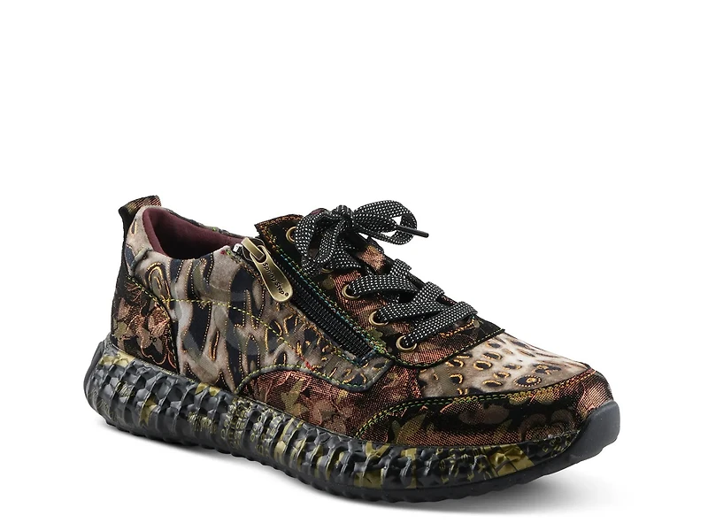 Exploroar Sneaker