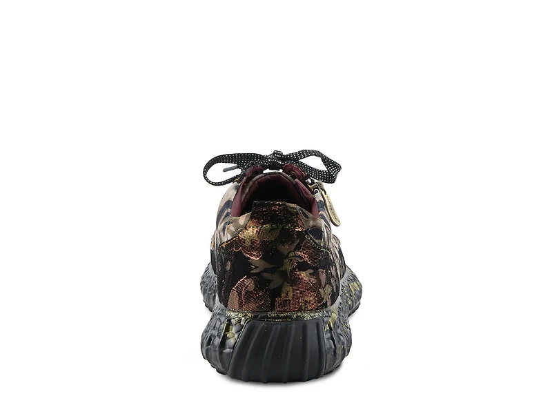 Exploroar Sneaker
