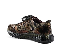 Exploroar Sneaker
