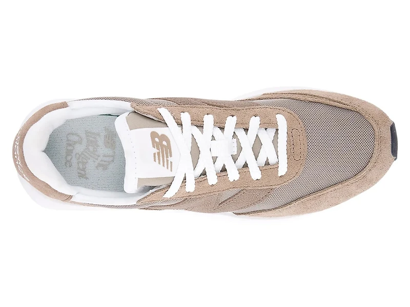 370 Sneaker
