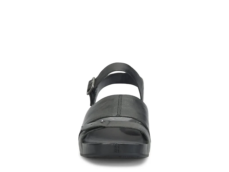 Mona Sandal