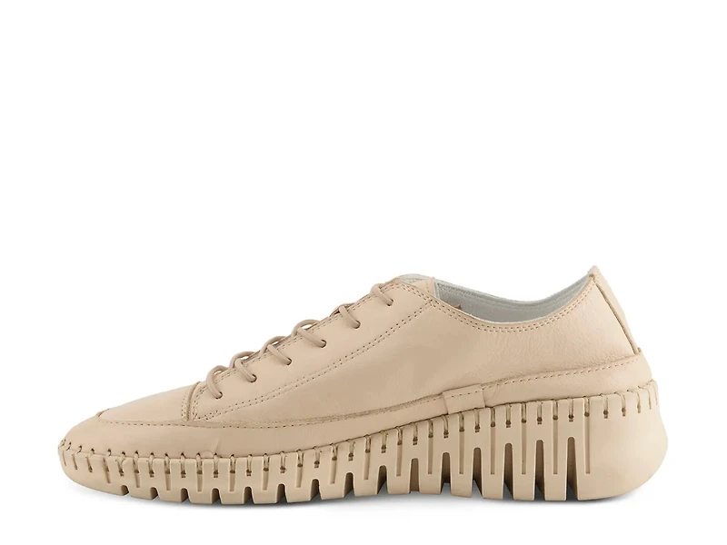 Surana-Glo Sneaker