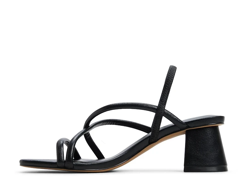 Kiira Sandal