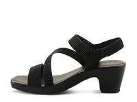 Yadiel Sandal