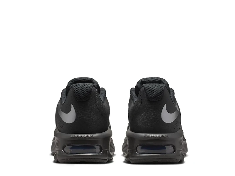 Air Max Fire Sneaker