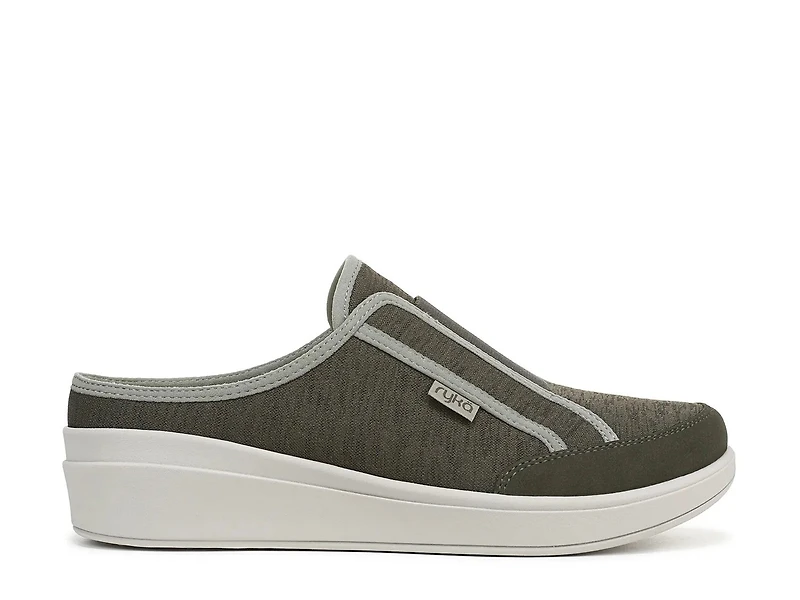 Lounge Slip-On