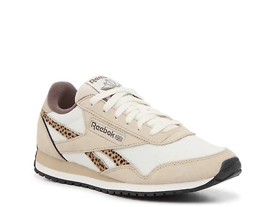 Classic AZ Sneaker - Women's