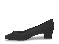 Lyanna Pump