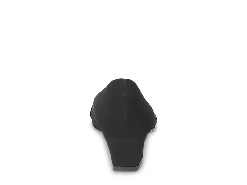 Lyanna Pump
