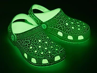 Classic Glow Crackle Clog - Kids'