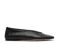 Leni Flat