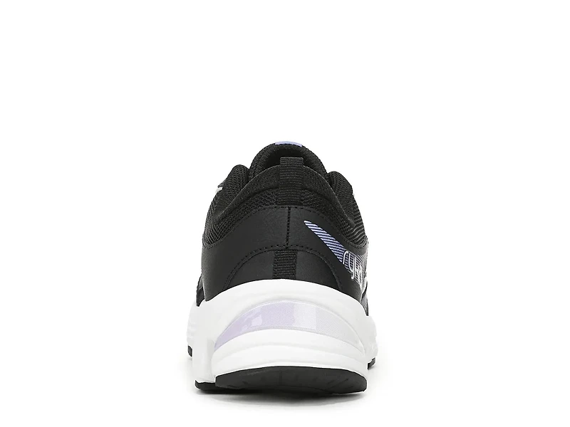 Invoke 2 Walking Sneaker