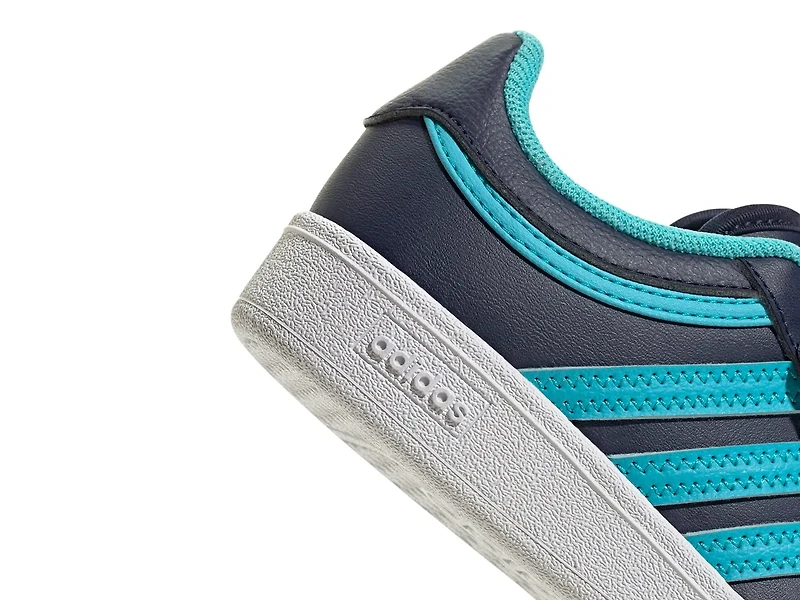 Hoops 4.0 Sneaker