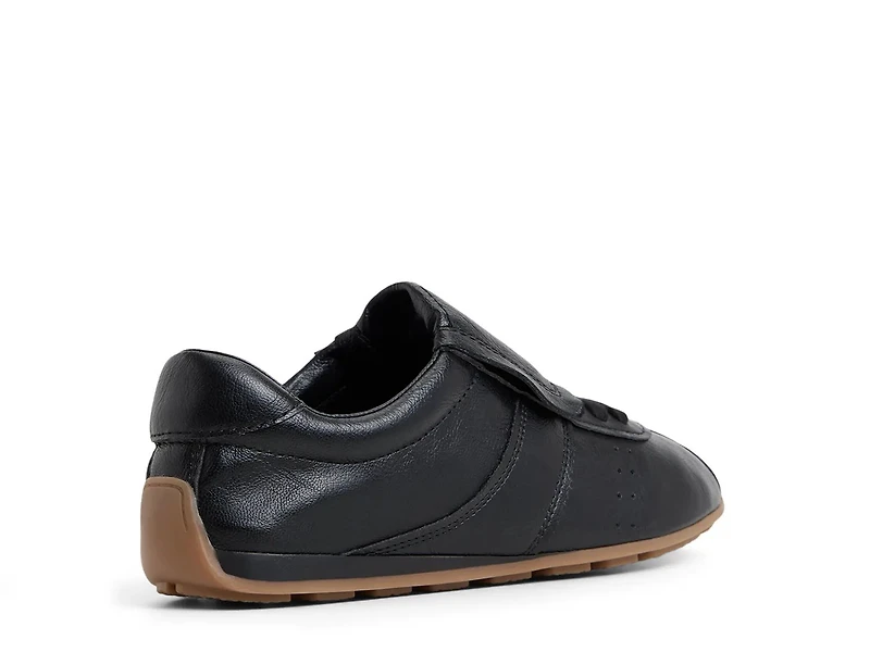 Forward Sneaker