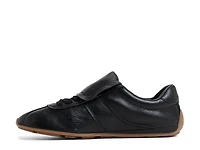 Forward Sneaker