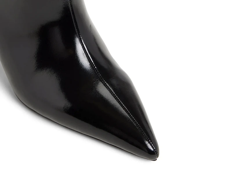 Selora Boot