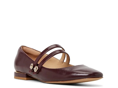 Maryam Mary Jane Flat