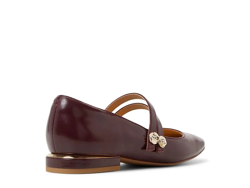 Maryam Mary Jane Flat