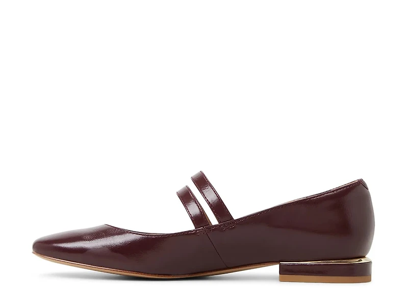 Maryam Mary Jane Flat