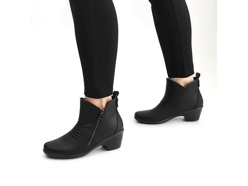 Jeanie Bootie