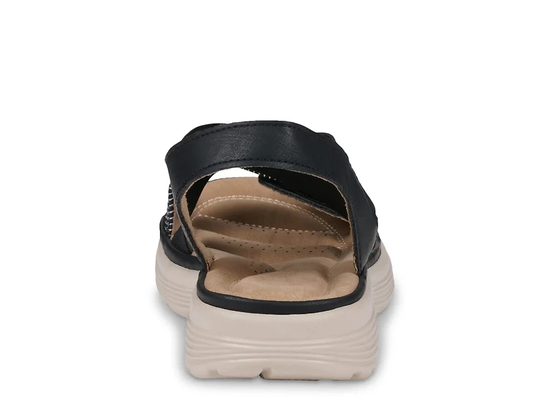 Ariel Sandal