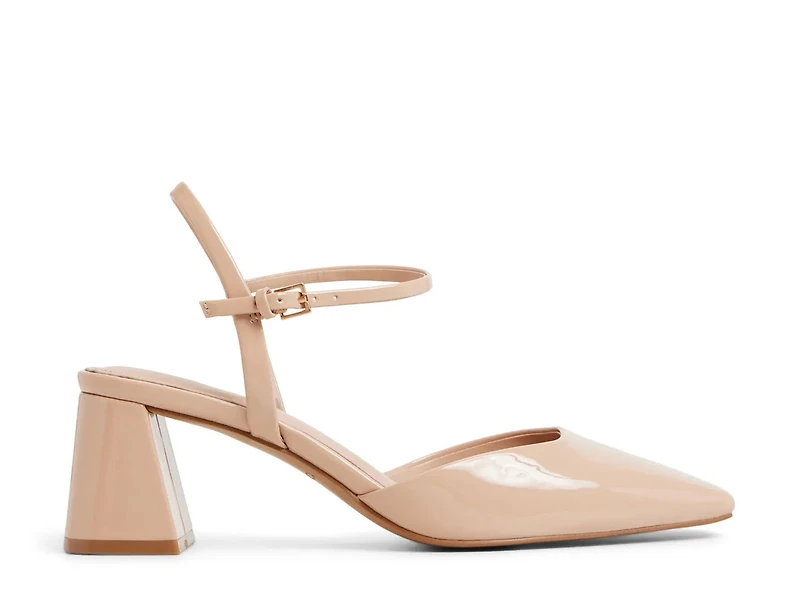 Gennifer Sandal
