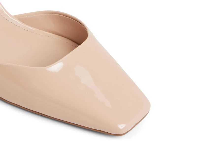 Gennifer Sandal