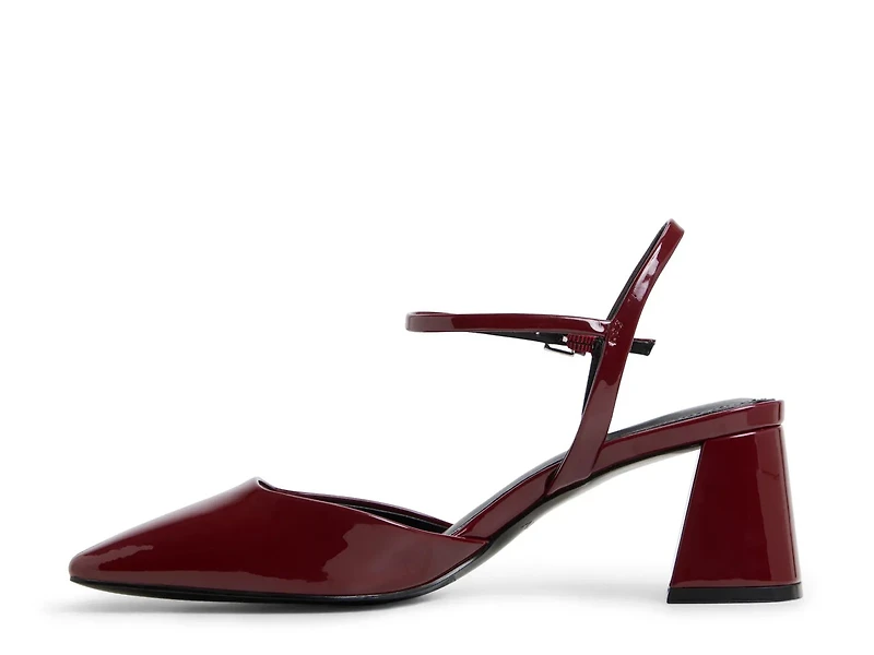 Gennifer Sandal