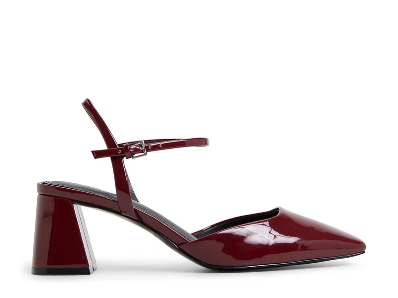 Gennifer Sandal