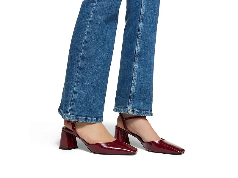 Gennifer Sandal