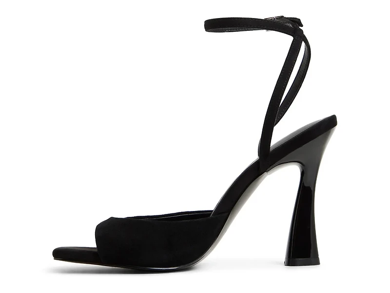 Valentyna Sandal