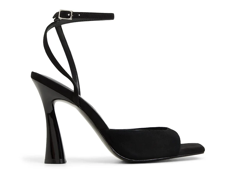Valentyna Sandal