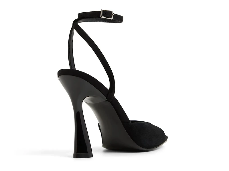 Valentyna Sandal