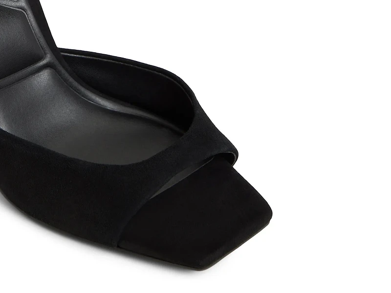 Valentyna Sandal