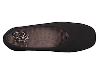 Niki Flat