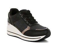 Vespera Sneaker
