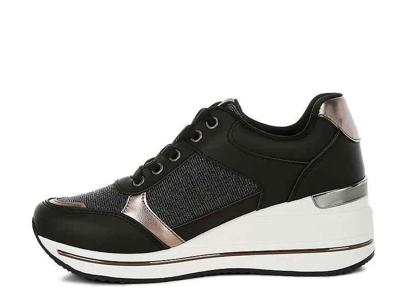 Vespera Sneaker