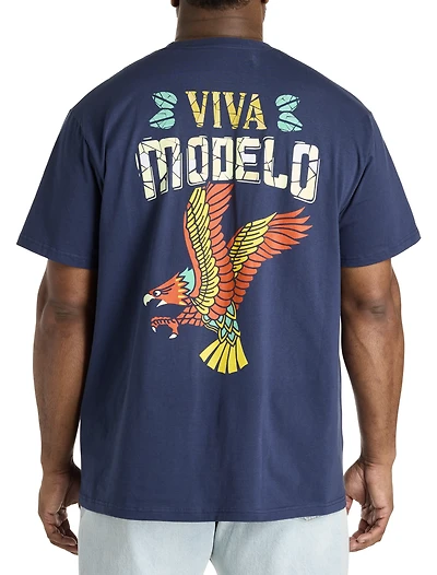 Modelo Graphic Tee