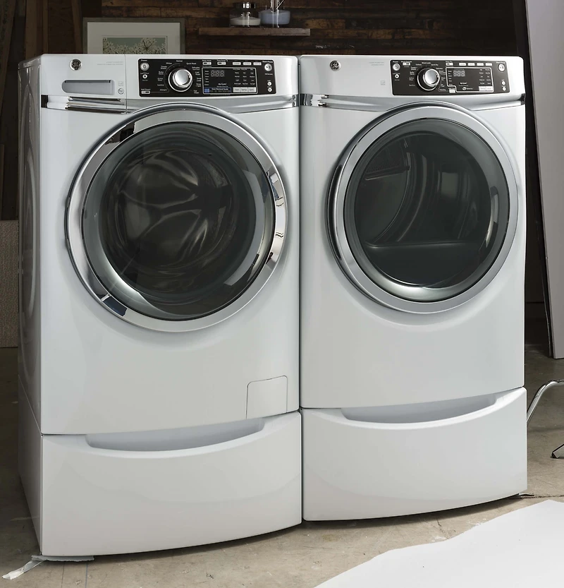 4.9 DOE Cu. Ft. White Front Load Steam Washer