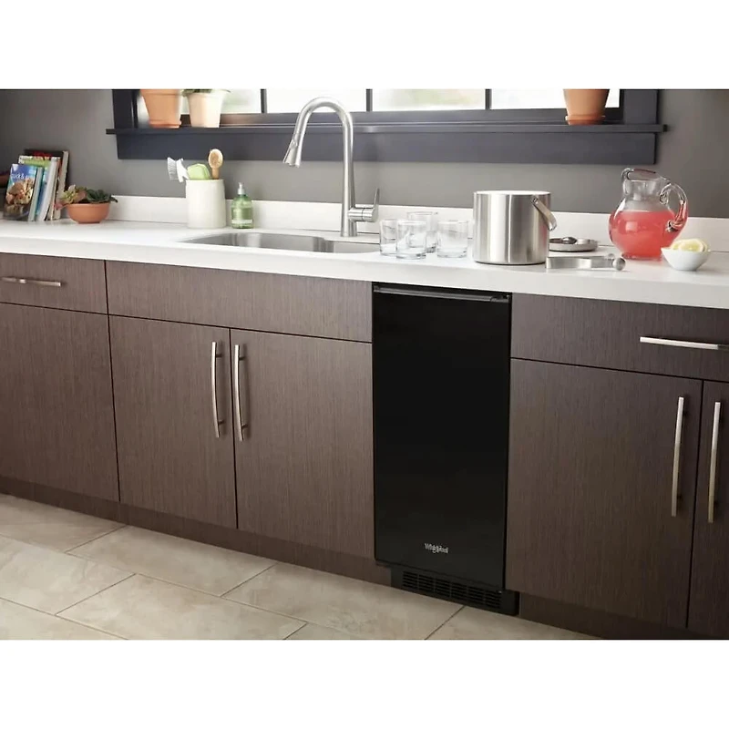 15 inch Black Icemaker with Clear Ice Technology