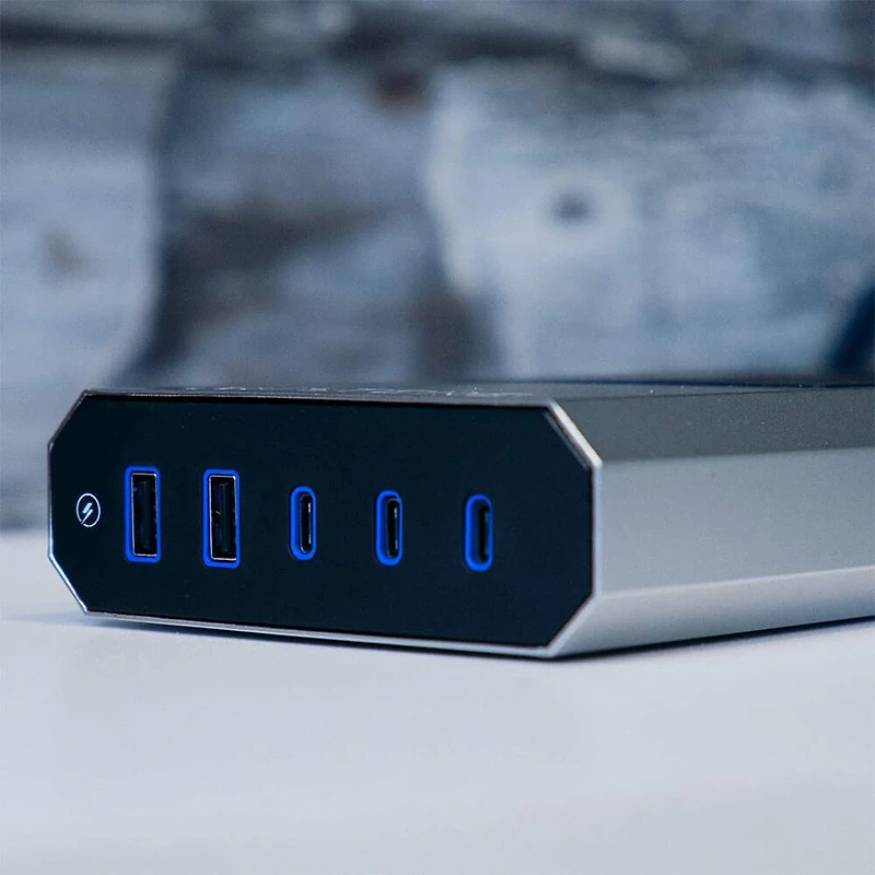 V Series Power 8-Outlet w/ Omniport USB